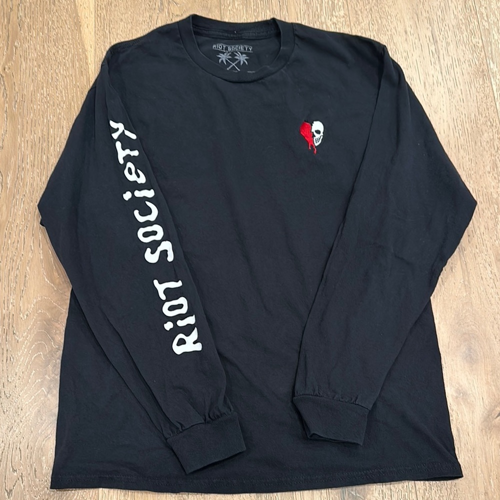 Riot Society Black Long Sleeve Tee with Crew Neck and Vertical Text